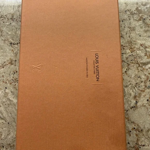 Louis Vuitton Signature Large Wallet - Picture 2 of 10